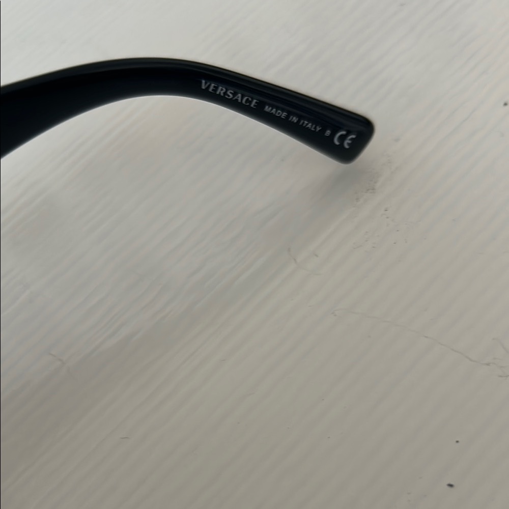 Authentic Versace Black medallion sunglasses - Picture 4 of 14